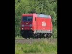 185 208-6 als Tfzf in Richtung Norden bei Unterhaun. Aufgenommen am 08.07.2010.